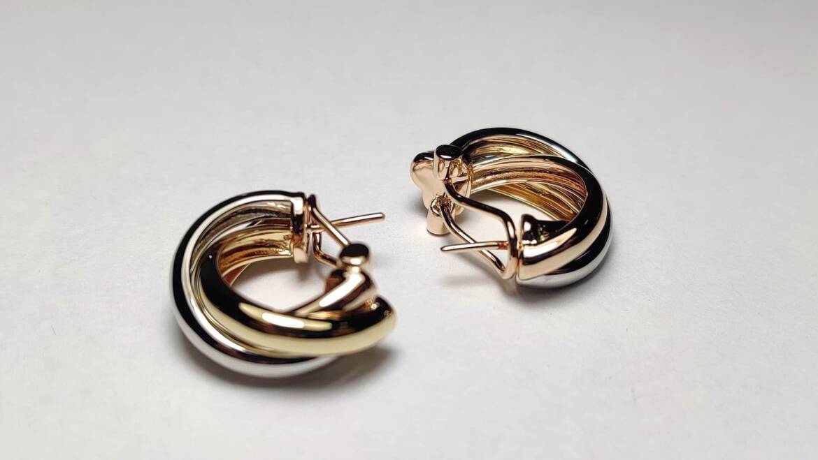 How to choose jewelry to match your hairstyle