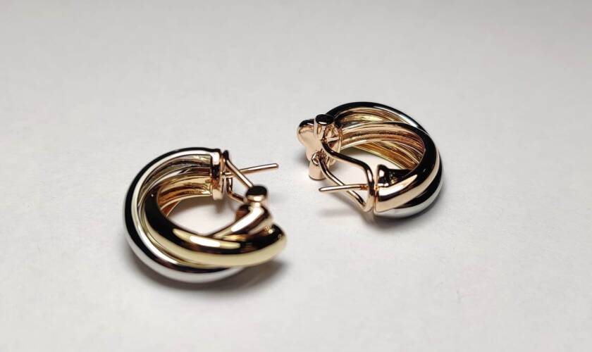 How to choose jewelry to match your hairstyle