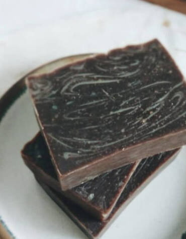 สบู่ธรรมชาติ แฮนด์เมด สูตรมังคุด 1 ก้อน ป้องกันริ้วรอย ระงับกลิ่นกาย