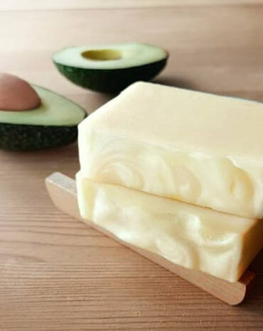 สบู่น้ำมันอโวคาโด ช่วยลดเลือนรอยแตกลายซ่อมแซมผิวที่เสียหายอย่างอ่อนโยน แพ็ค 2 ก้อน