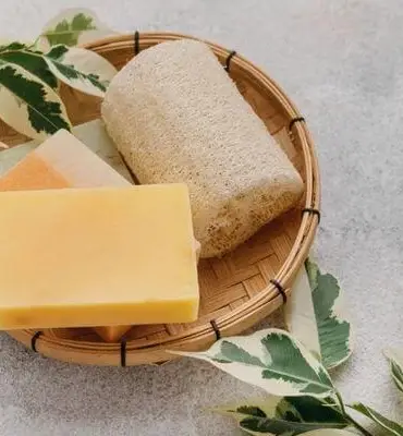 สบู่สมุนไพรธรรมชาติกลิ่นขมิ้น หอมอ่อนๆ สำหรับผิวหน้าและผิวกาย